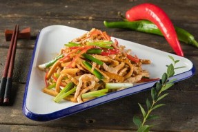 国产肉丝,传承美味，创新发展的民族美食传奇